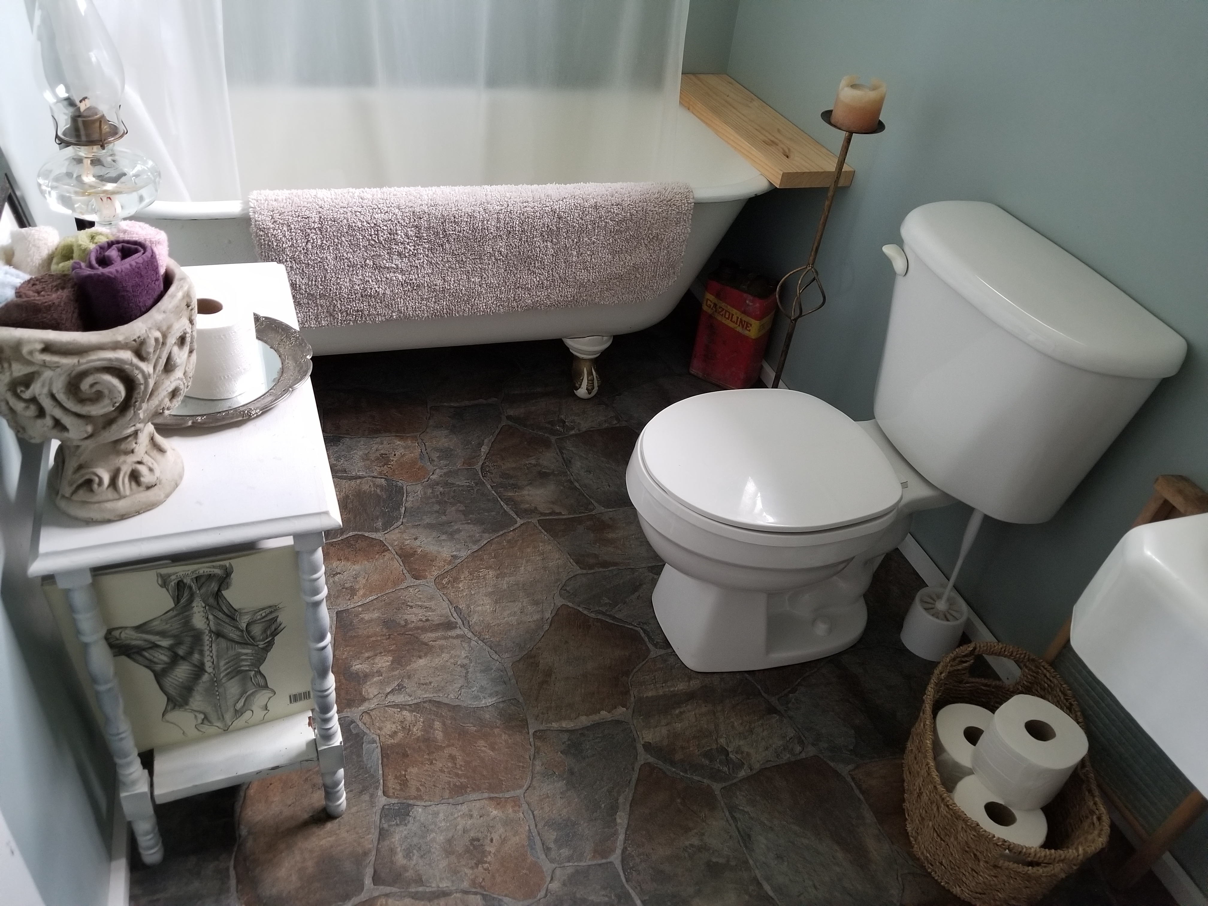 3 piece bath with clawfoot tub